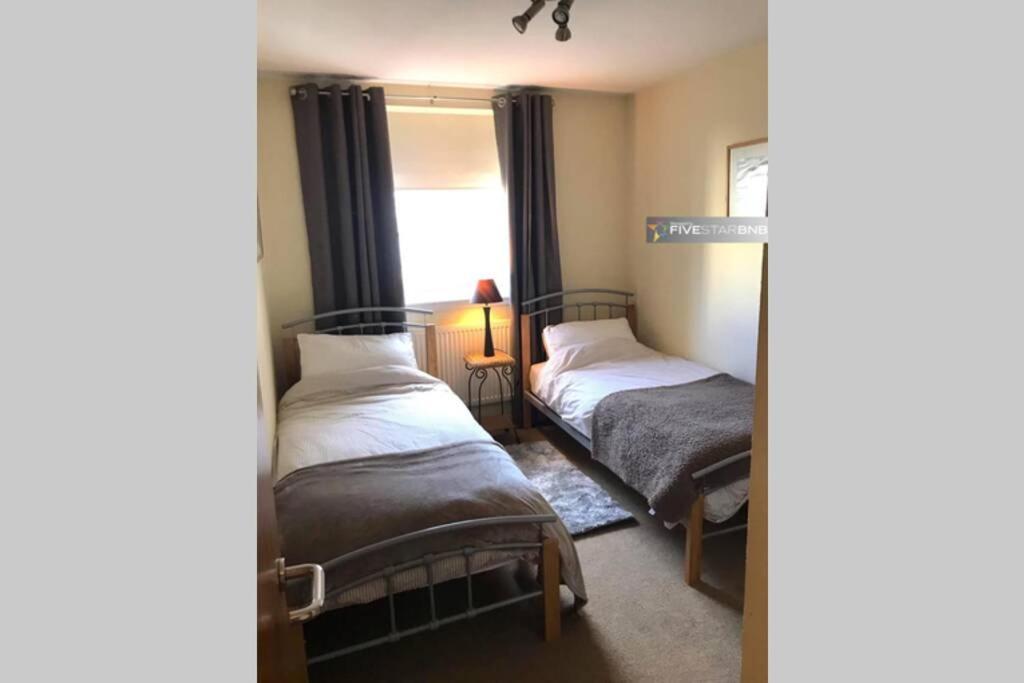 Waterfront Living In Leith With Free Parking! Apartamento Edimburgo Exterior foto