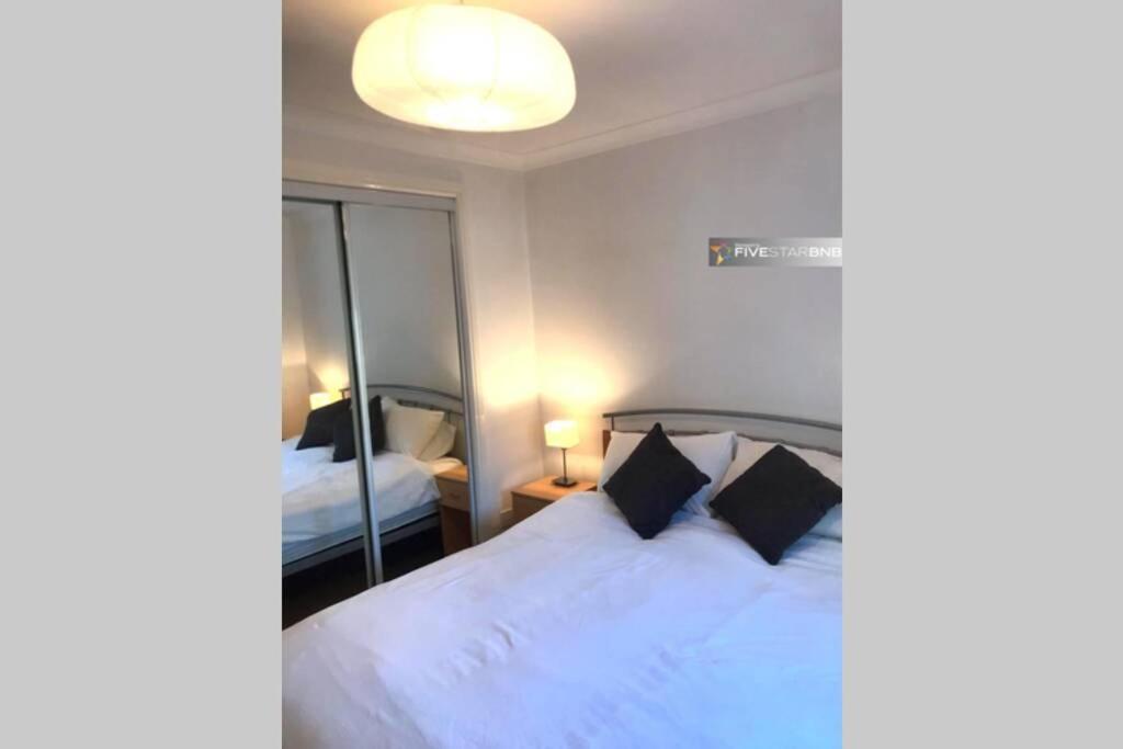 Waterfront Living In Leith With Free Parking! Apartamento Edimburgo Exterior foto