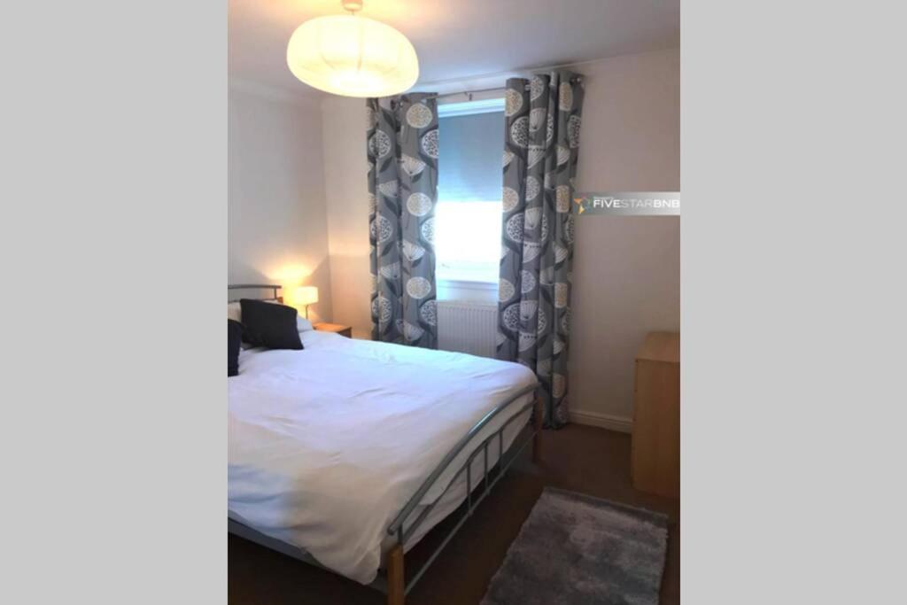 Waterfront Living In Leith With Free Parking! Apartamento Edimburgo Exterior foto