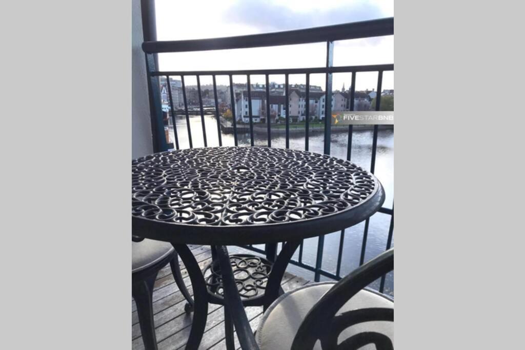 Waterfront Living In Leith With Free Parking! Apartamento Edimburgo Exterior foto