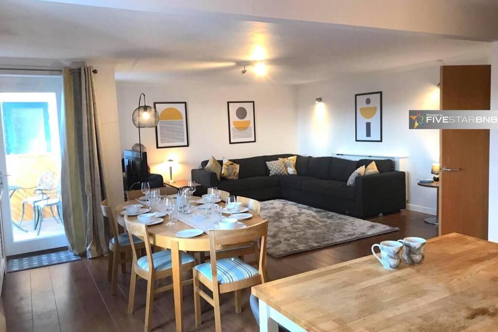 Waterfront Living In Leith With Free Parking! Apartamento Edimburgo Exterior foto