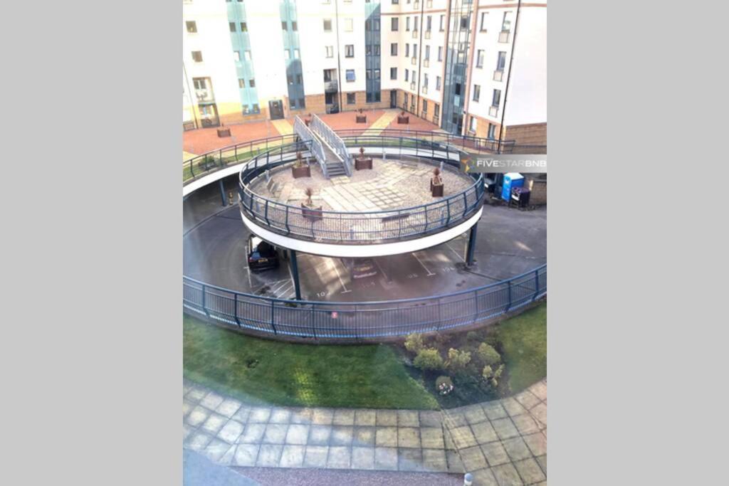 Waterfront Living In Leith With Free Parking! Apartamento Edimburgo Exterior foto