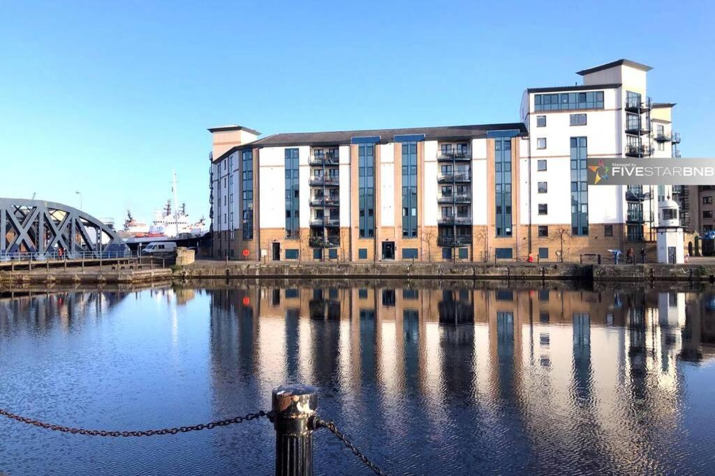 Waterfront Living In Leith With Free Parking! Apartamento Edimburgo Exterior foto